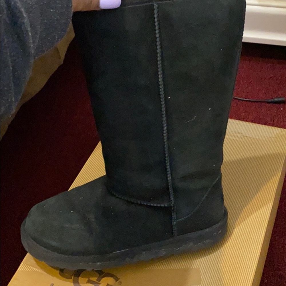 Uggs - Picture 3 of 5